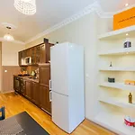 Prostorny Tripokojovy Apartman U Nabrezi Vltavy