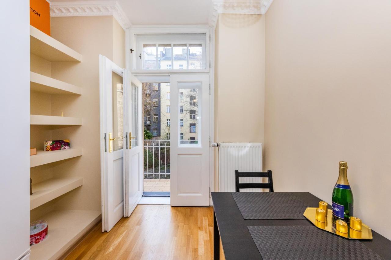 Prostorny Tripokojovy Apartman U Nabrezi Vltavy * Praga