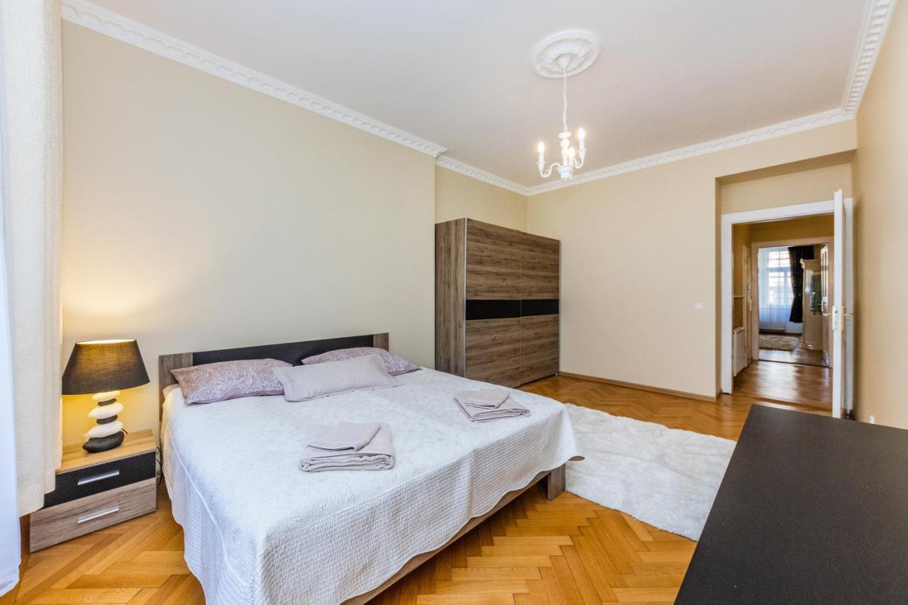 Apartament Prostorny Tripokojovy Apartman U Nabrezi Vltavy *
