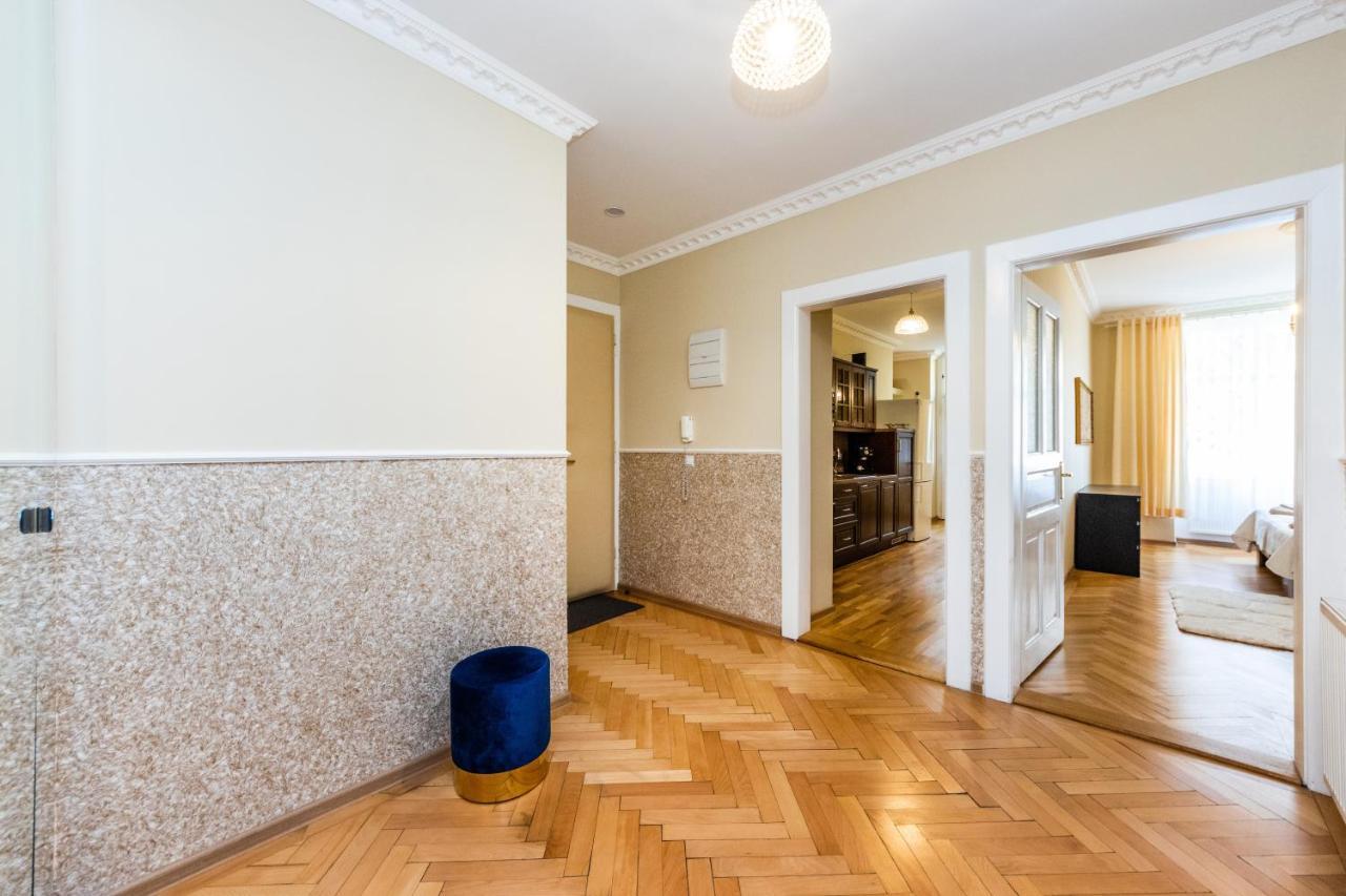 Prostorny Tripokojovy Apartman U Nabrezi Vltavy Praga